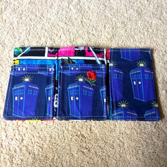 Doctor Who Comic Fold Out Wallet - Picture 3 of 4